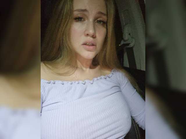 Емитовање снимка екрана LEILA-ANGELL