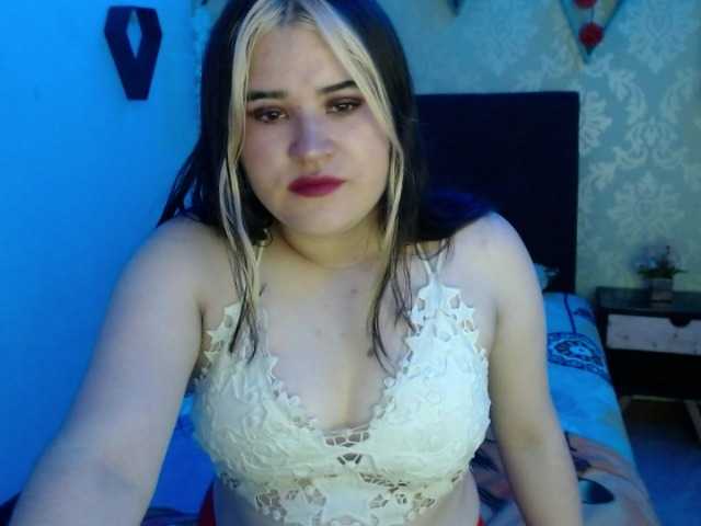 Емитовање снимка екрана AdeleBlue