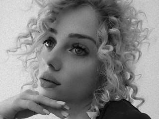 Еротски видео цхат AdeleKya