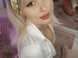 Еротски видео цхат AdelineKing