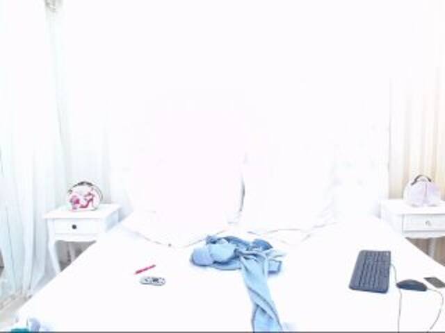 Емитовање снимка екрана AdellaydeTay