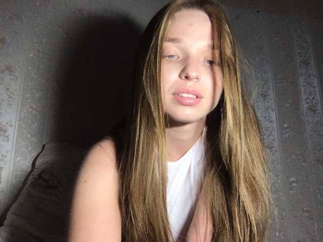 Емитовање снимка екрана AdrianasDoll