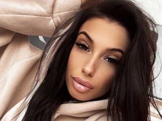 Еротски видео цхат AdriaRae18