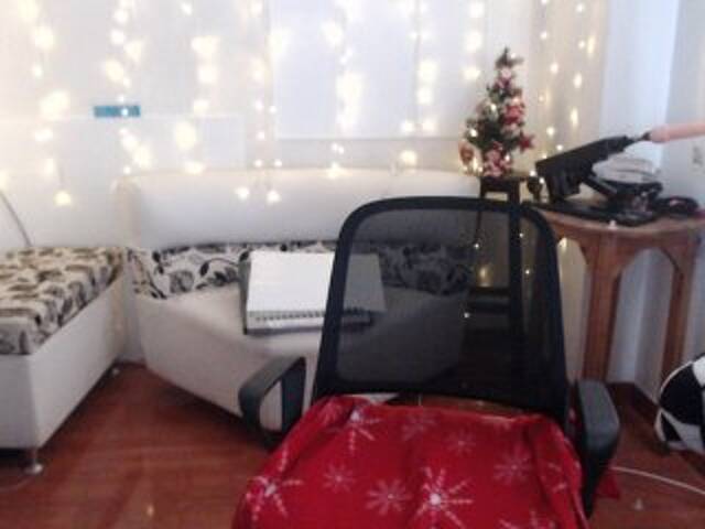 Емитовање снимка екрана AhriBluff