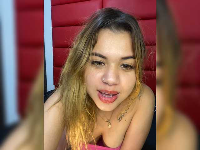 Емитовање снимка екрана Alana-Foxx