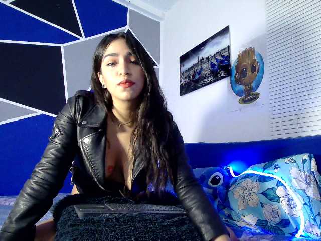 Фотографије AlexaHottie #​latina #​cumshow #​squirt ​LatinaHot Girl Want to play whit Dildo