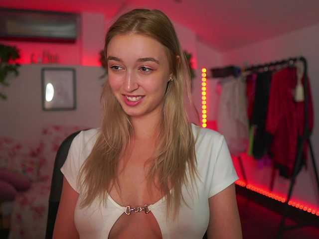 Фотографије AlexisTexas18 Hi! I am Alexis 19 yrs old teen, with perfect ass, nice tits and very hot sexy dance moves! Lets have fun with me! Water on my white T-shirt at goal!