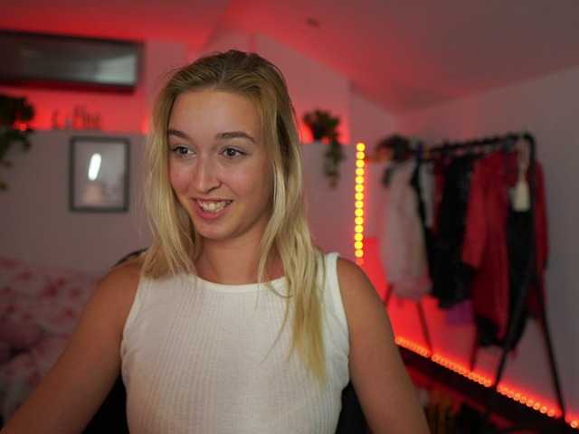 Фотографије AlexisTexas18 Hi! I am Alexis 19 yrs old teen, with perfect ass, nice tits and very hot sexy dance moves! Lets have fun with me! Water on my white T-shirt at goal!