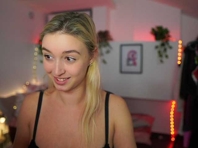 Фотографије AlexisTexas18 Hi! I am Alexis 19 yrs old teen, with perfect ass, nice tits and very hot sexy dance moves! Lets have fun with me! Water on my white T-shirt at goal!