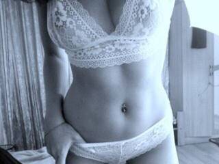 Еротски видео цхат AliceRedX