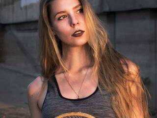 Еротски видео цхат AliceSmile