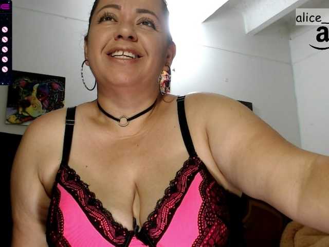 Фотографије AliceTess My Birthdat!! Lets have a great time together, make me feel happy and horny with u tips!! #milf #latina #mature #bigtits