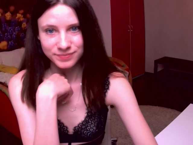 Фотографије alinasweet160 hey !!! I'm a new model and glad to see everyone in my room! my goal for today is 1500 tokens