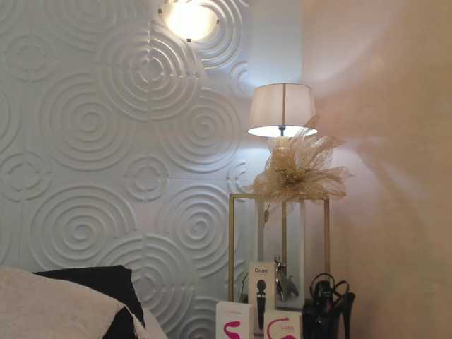 Емитовање снимка екрана Alisha-Indira