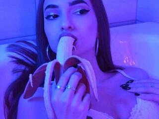 Еротски видео цхат AliyaEvans