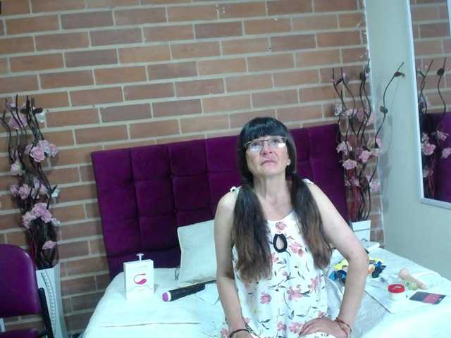 Фотографије amanda-mature I'm #mature a little hot, if you have fantasies about older women you can fulfill them with me #hairy #skinny #fingering