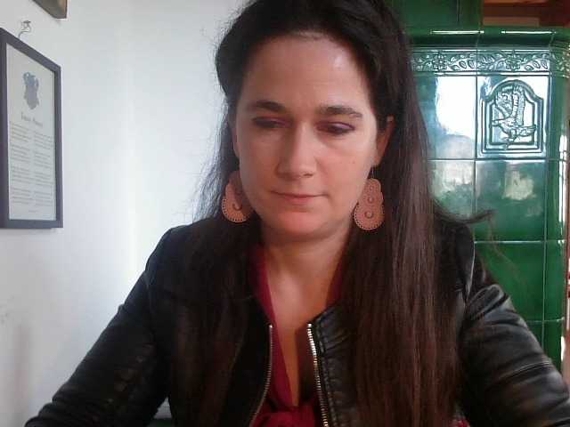 Емитовање снимка екрана AmanelWhite