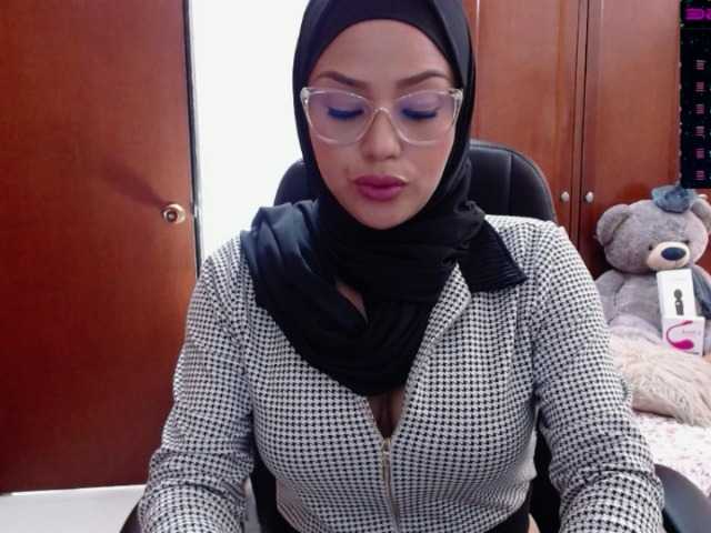 Фотографије AmiraAwada let's have fun a little #arabic #big boobs