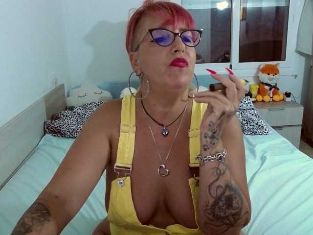 Фотографије AmmandaDulley Make me oil my body for you ,dance time 999 tk and u got me kiss and waiting for some action !