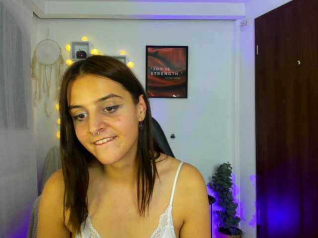 Фотографије Amy-Kush Hi !Im a #new and #naughty #teen here. . Join me for some fun