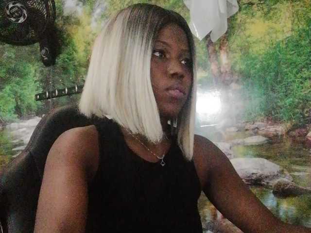 Емитовање снимка екрана AmyBlacks