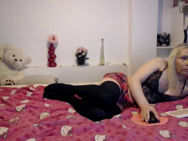 Емитовање снимка екрана AmyWonderX