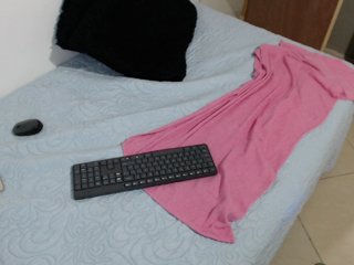 Фотографије angeldarks feet 40 /pussy 51/ass 61/asshole 71 /tits 50 /cum 333 /squirt 450 /kiss 5 /finger pussy 180 /spank20 /naked 150 /pm 5