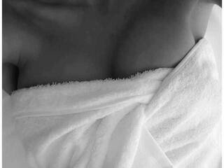 Еротски видео цхат Angie-Delores