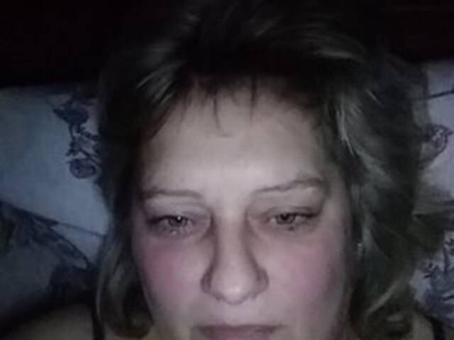 Емитовање снимка екрана AnniCherry