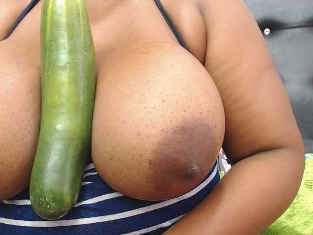 Фотографије antonelax #ass #pussy #lush #domi #squirt #fetish #anal deep cucumber #tokenkeno