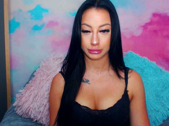Емитовање снимка екрана ArianaCute