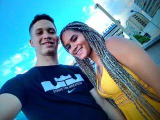 Еротски видео цхат ArthurandAlix