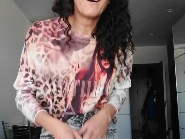 Емитовање снимка екрана AshleyAsh