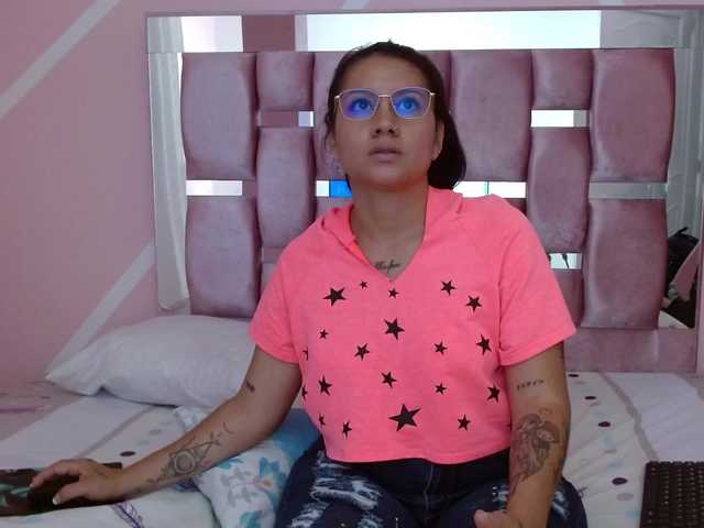 Емитовање снимка екрана ASHLEYFOXZ