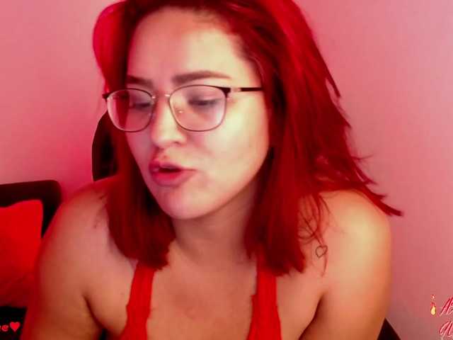 Фотографије AshleyQueen1 Hi guys, I want to play with you #new #bigboobs #latin #anal #ass