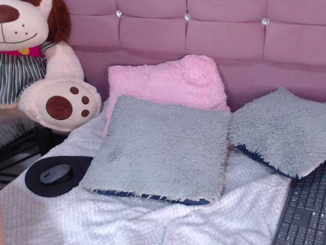 Емитовање снимка екрана AstridJones