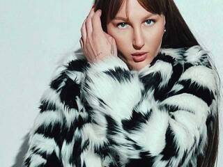 Еротски видео цхат AtanaWillis