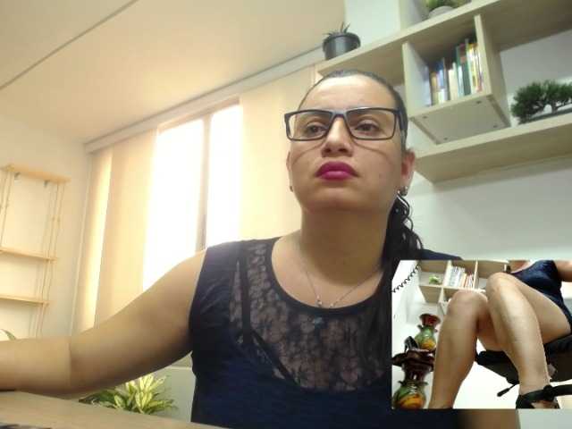 Фотографије Atennas Hot secretary wanting to play without noise his boss is near
