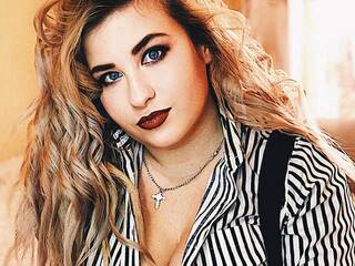 Еротски видео цхат AubriToffee