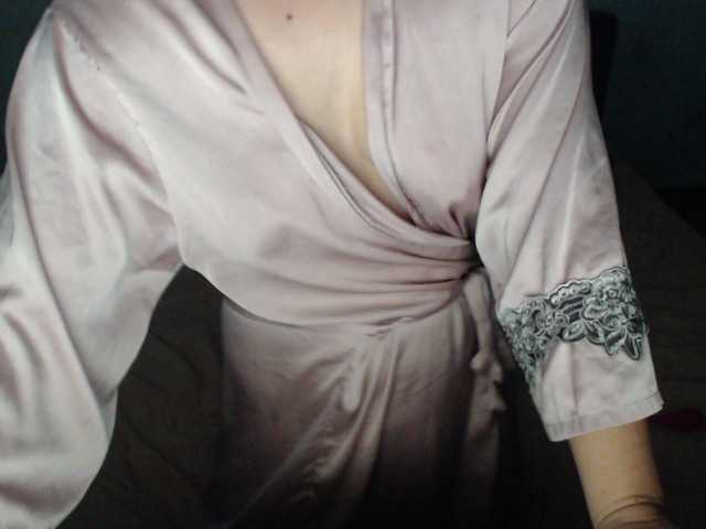 Емитовање снимка екрана AuraAsian