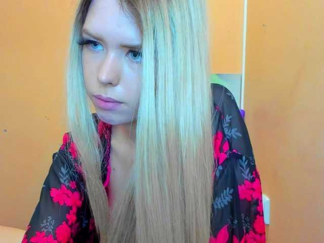 Фотографије BarbieMuffy Daddy's girl here! #18 #blond #teen #feet #mistress #dominant #ass #analshow