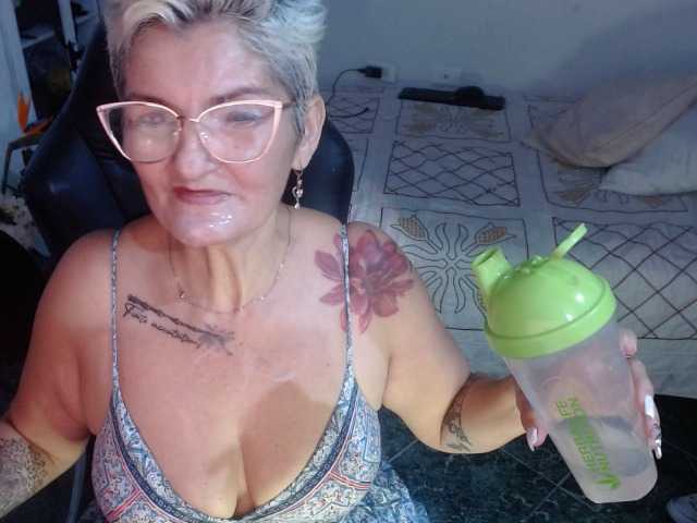 Фотографије bety-cum2 Do we play until you try all my juices?