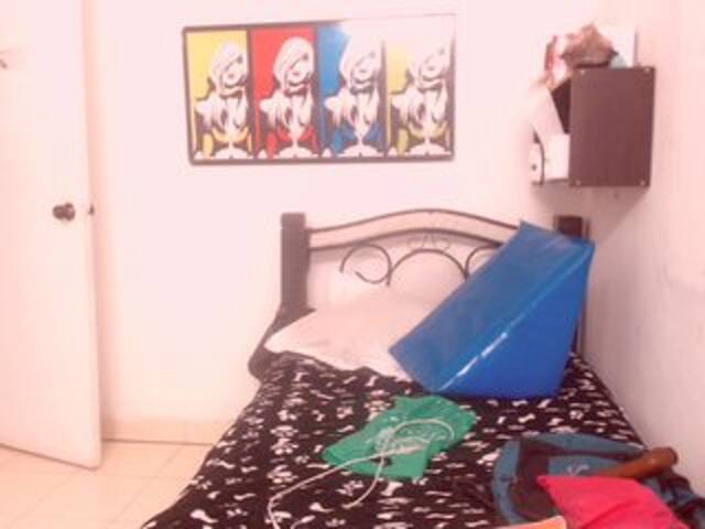 Емитовање снимка екрана BigBustyBlack