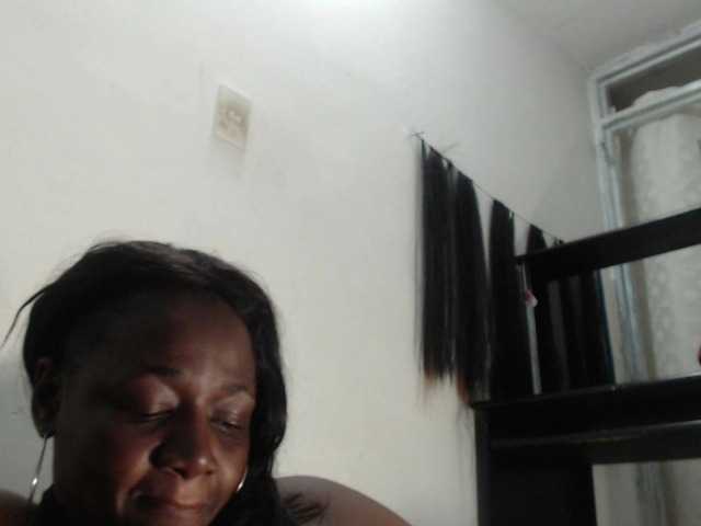 Емитовање снимка екрана BigBustyBlack