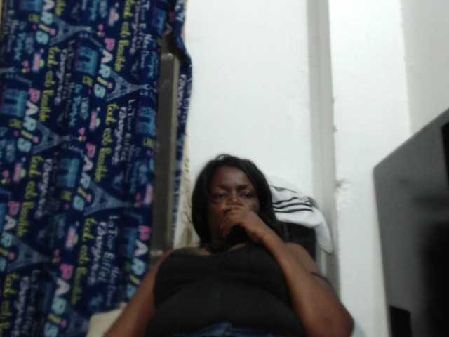 Емитовање снимка екрана BigBustyBlack