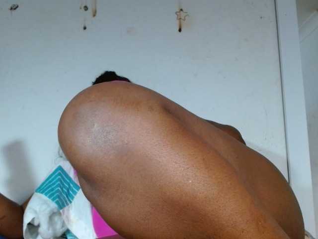 Емитовање снимка екрана BigBustyBlack