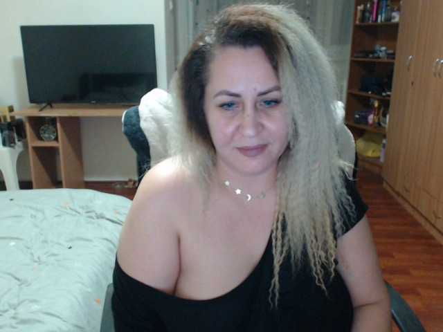 Фотографије BlondeElla 1000 tokens who want me and love me