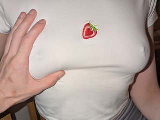 Еротски видео цхат Almond_milk