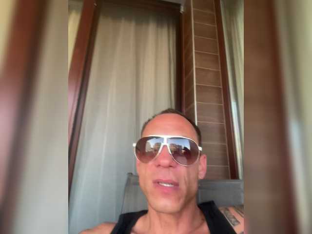 Емитовање снимка екрана Casual_couple_in_love