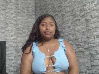 Еротски видео цхат BrunetteSexy24